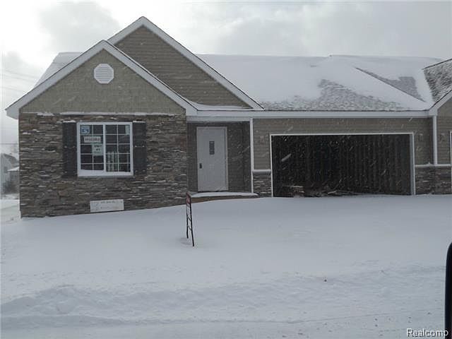 1st image of 2880 Grand Marais Dr
