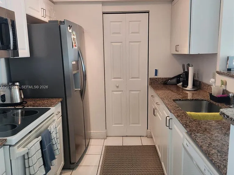 1155 Brickell Bay Dr #1807 — Photo 3