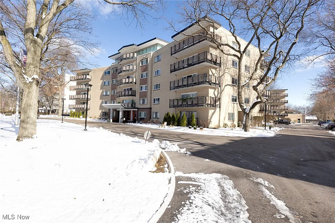 255 N Portage Path APT 507 photo 1