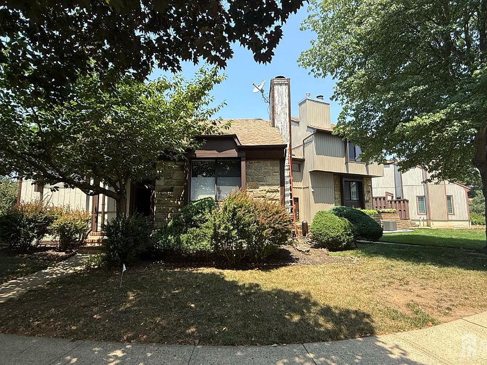 1st image of 24 Emerald Ln