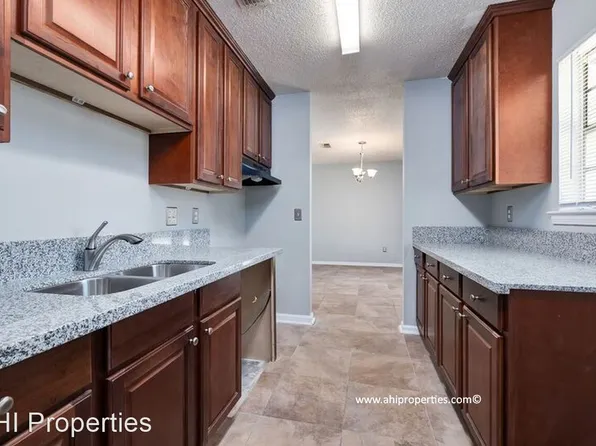 112 Gray Dr, Prattville, AL 36067