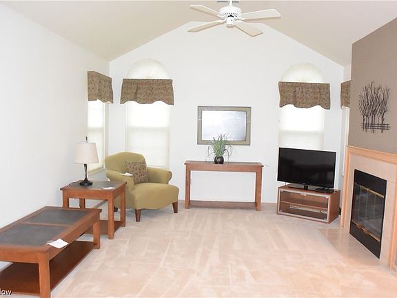 4th image of 4016 Villas Dr