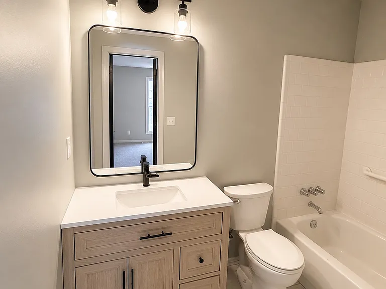 2129 Crystal Lake Dr — Photo 4