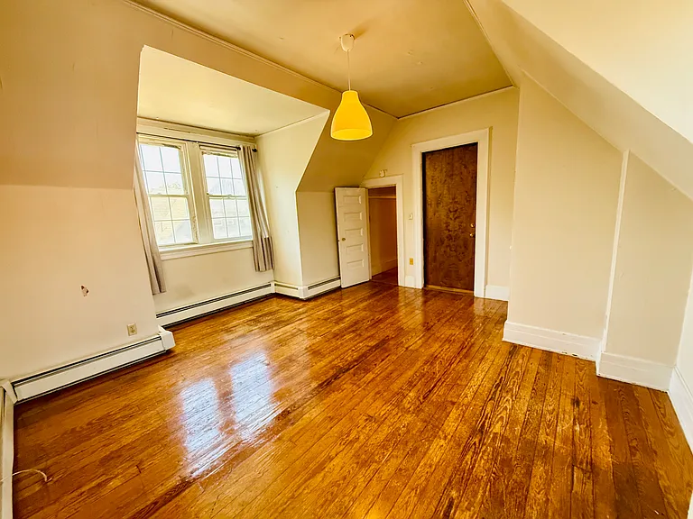 469 Whitney Ave #8 — Photo 3