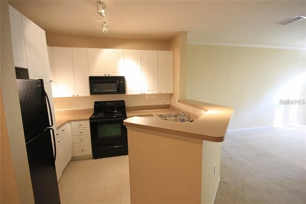 1 bed, 1.0 bath, 696 sqft, $1,595 — Photo 3