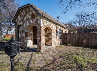 118 N Thrash St, Granbury, TX 76048