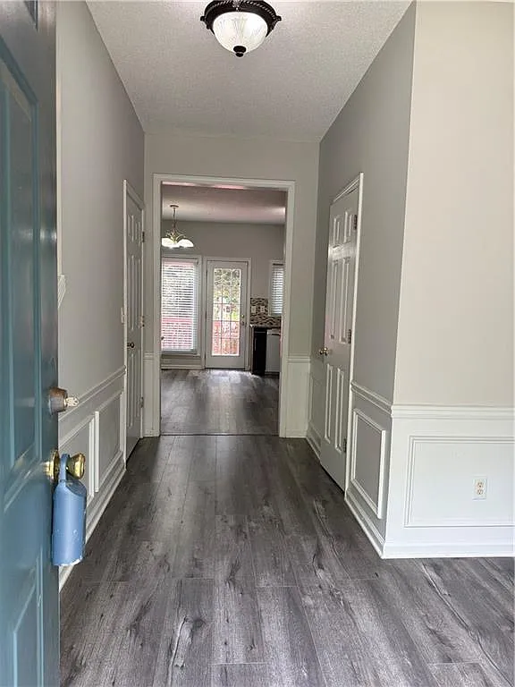 4 bed, 2.5 bath, 2378 sqft, $2,800 — Photo 2