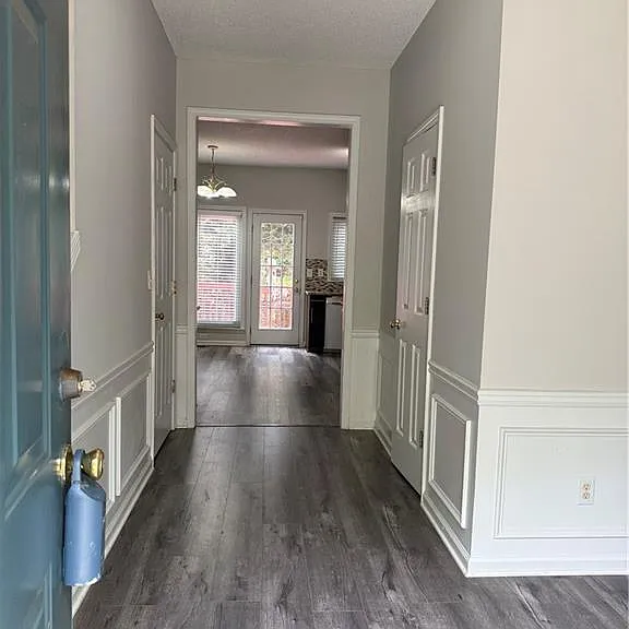 175 Sessingham Ln — Photo 2