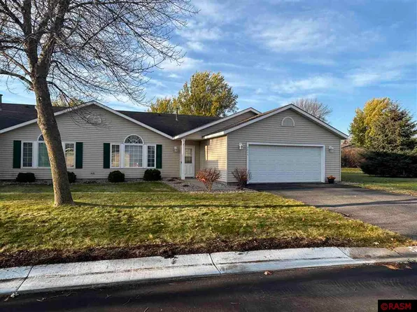 2017 Cottage Trl N, Mankato, MN 56003