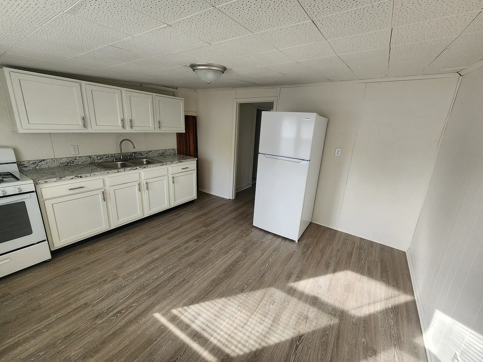 1 bed, 700 sqft, $695 — Photo 2