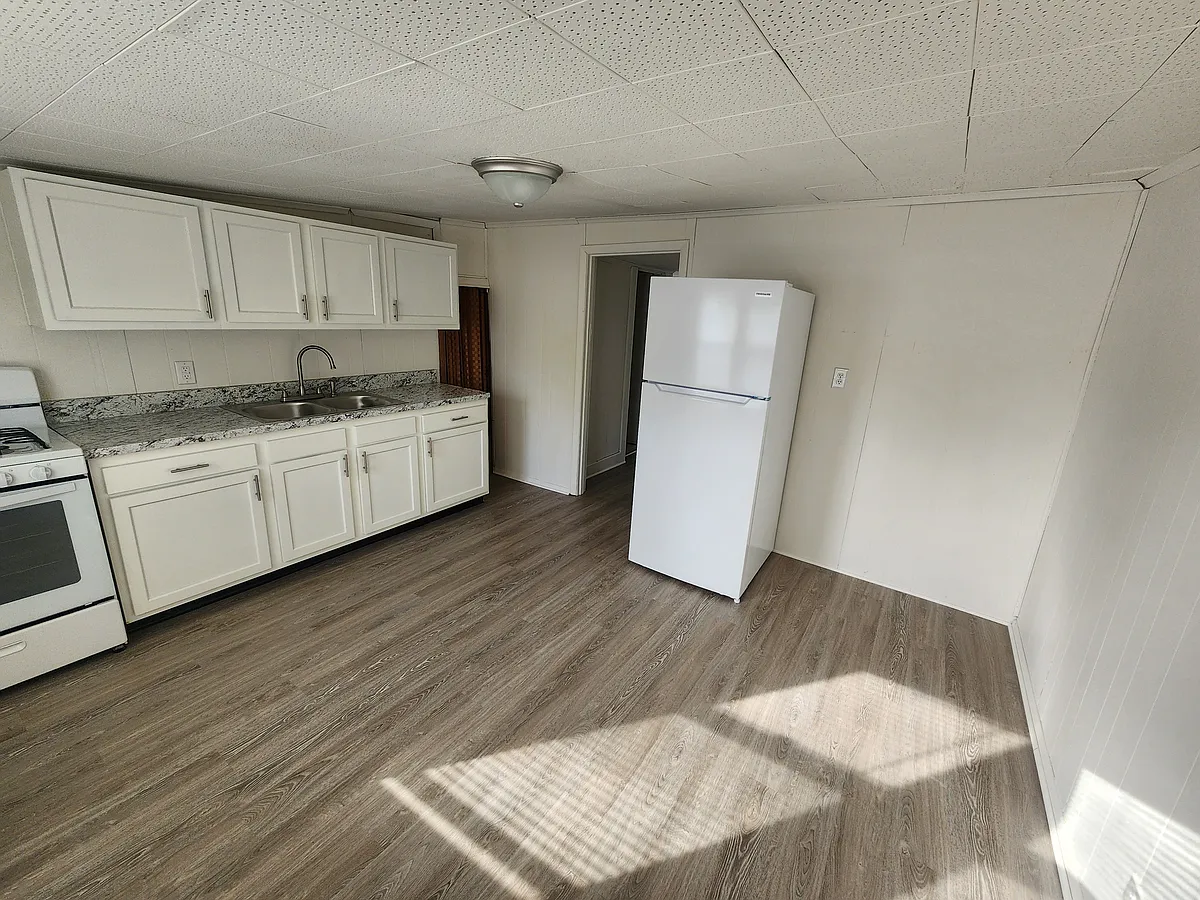 Building Photo - 1122 Larchmont Ave #B