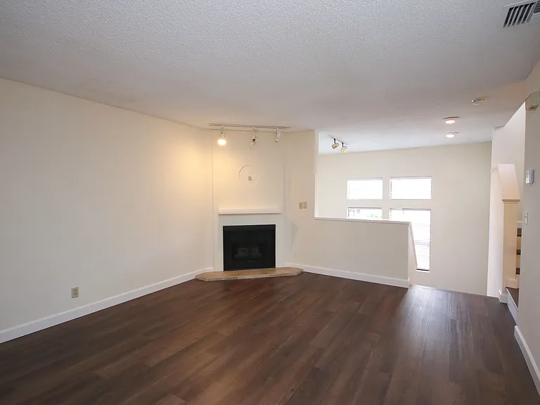 416 N Bushnell Ave #F — Photo 5