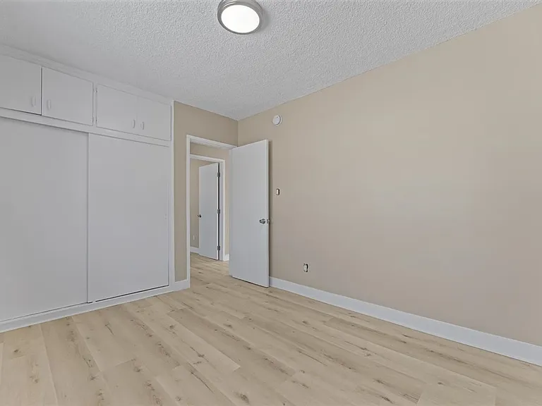531 W Hyde Park Blvd #14 — Photo 10