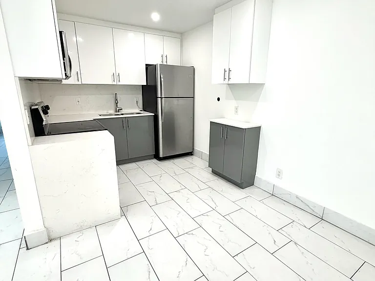 4665 SW 33rd Ave — Photo 5