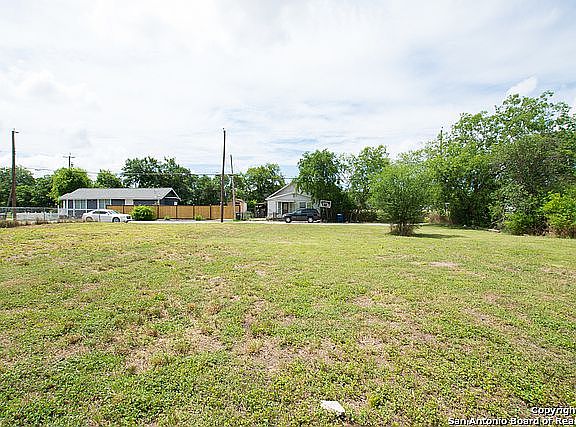 4th image of 121 Cash St