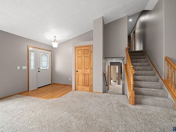 5th image of 2409 S Grinnell Ave