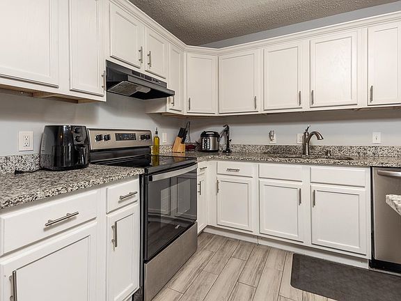 5th image of 2991 Oak Allee St