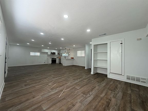 5th image of 1424 E Parker Rd