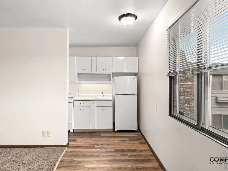 1025 W. MacArthur Avenue — Photo 2