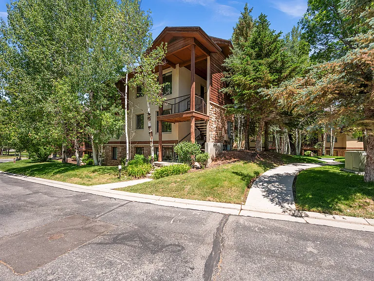 1600 Pinebrook Blvd #F9 — Photo 16