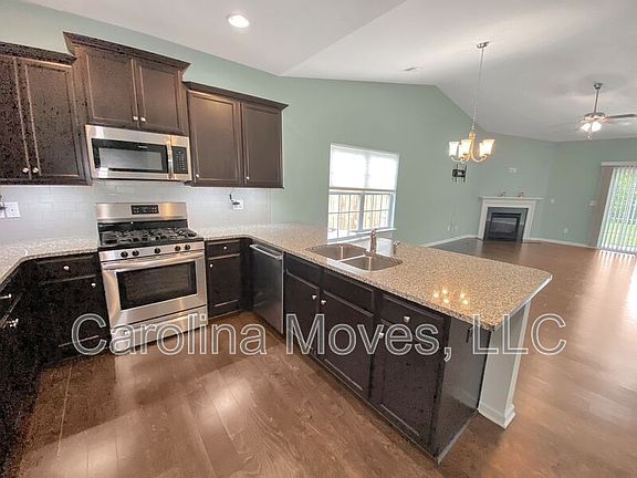 2nd image of 200 Hartwood Lake Ln