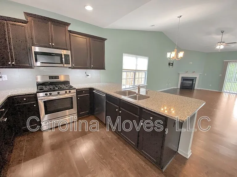200 Hartwood Lake Ln — Photo 2