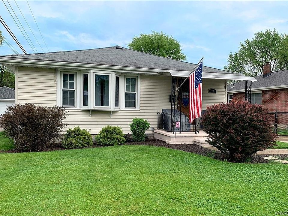 2nd image of 73 Bayberry Ave