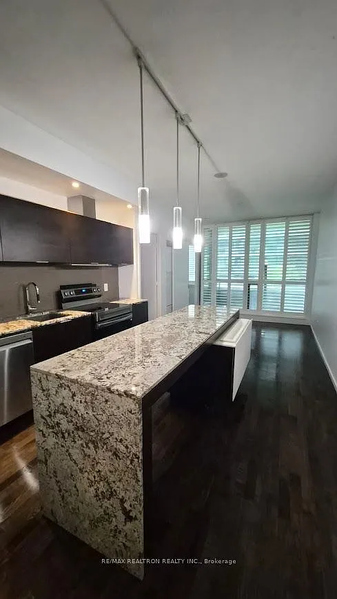 Charlie Condos — Photo 1