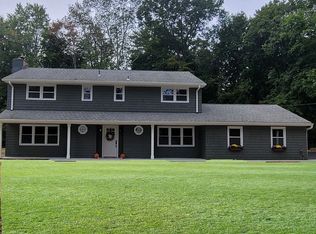 685 Cottage Ln, Valley Cottage, NY 10989