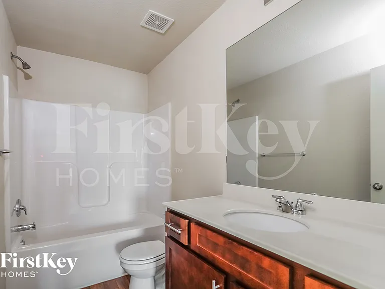 323 Darling Ln — Photo 15