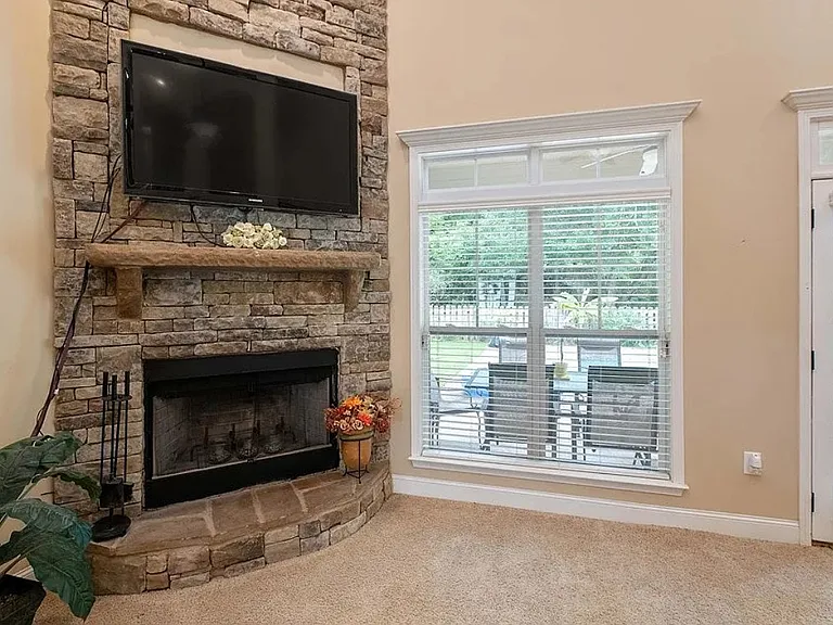 1025 Red Maple Way — Photo 5