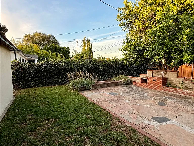 7002 Aura Ave — Photo 9