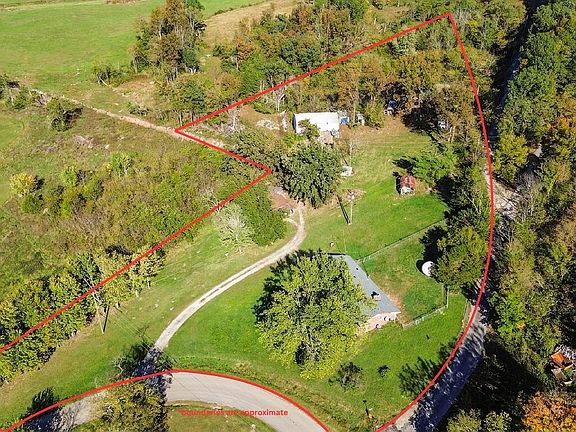 3rd image of 2058 Elihu Cabin Hollow Rd