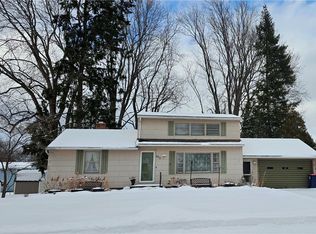 652 Harvest Dr, Rochester, NY 14626