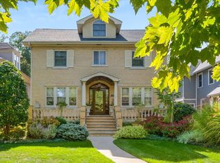 1125 Elmwood Ave, Wilmette, IL 60091