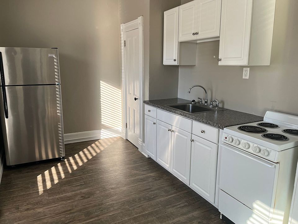2nd image of 607 Henry St