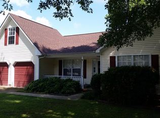 904 Whisper Hollow Dr, Chesapeake, VA 23322