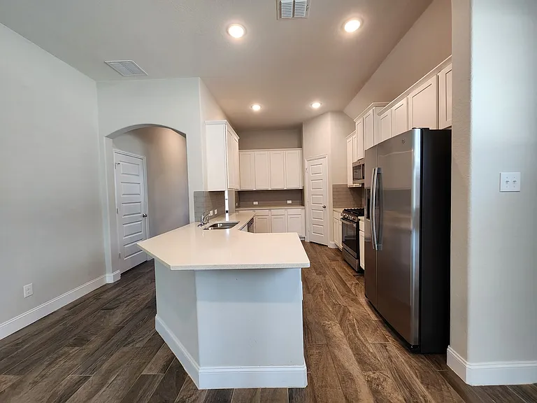 1324 Spring Row St — Photo 6