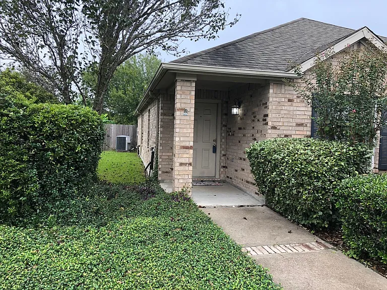 3404 Pheasant Ln — Photo 2