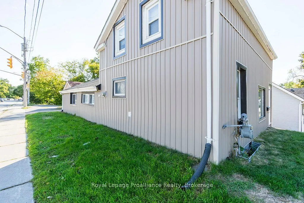 3 bed, $2,500 — Photo 2