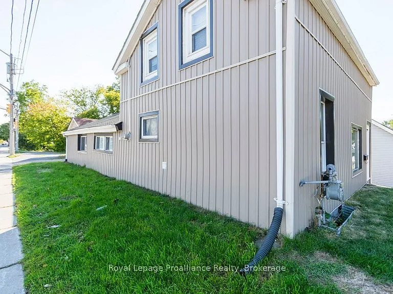 95 Grier St — Photo 2