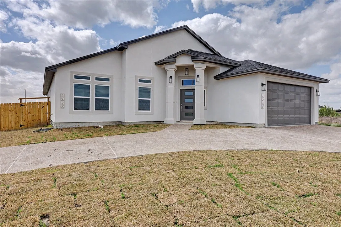 4 bed, 2.0 bath, 2303 sqft, $3,200 — Photo 2