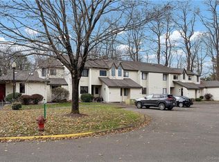 42 Simsbury Lndg, Simsbury, CT 06070
