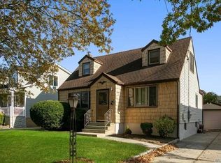 2815 Davison St, Oceanside, NY 11572