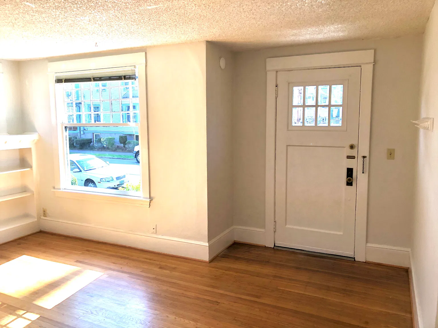 1 bed, 950 sqft, $2,100 — Photo 4