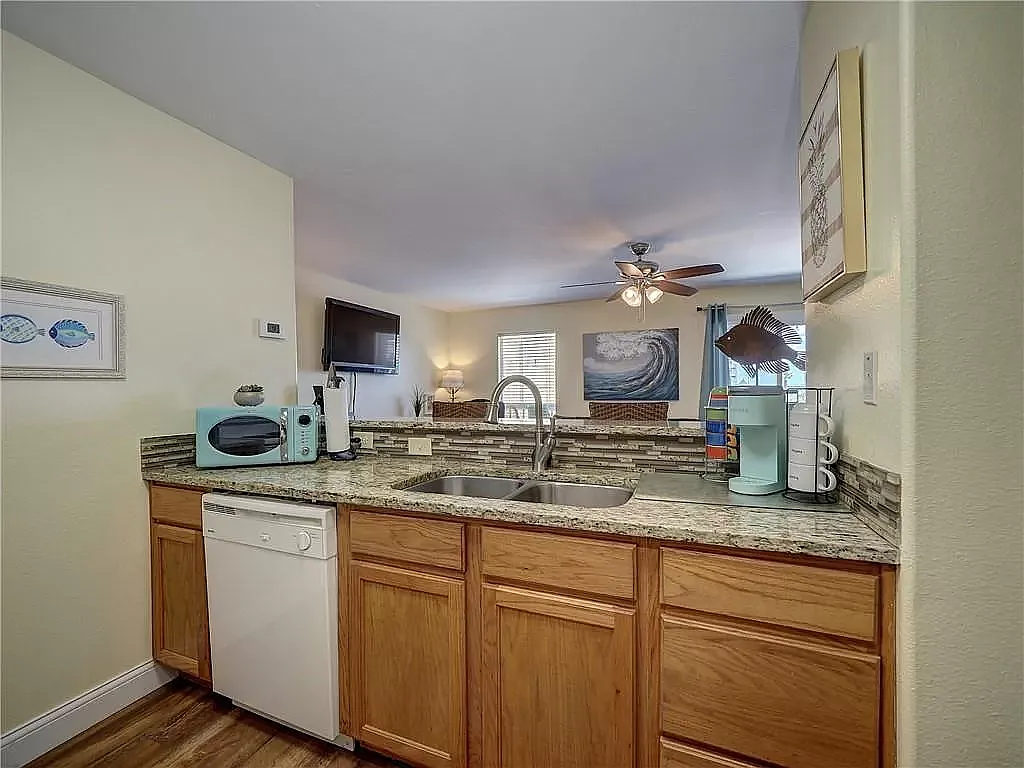 15002 Leeward Dr — Photo 4