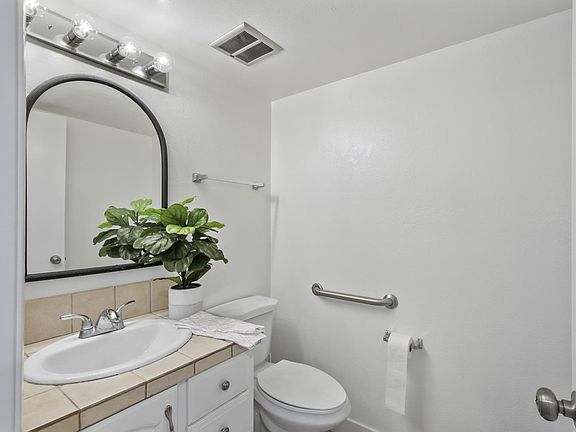 5th image of 3614 Larchmont Square Ln