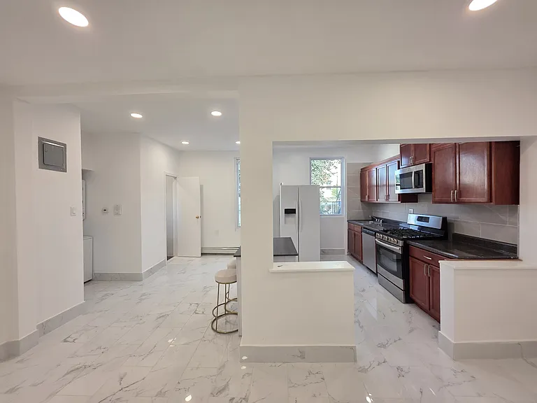 2041 41st St #2 — Photo 4