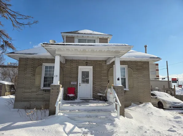 19 Flindall St, Quinte West, ON K8V 3E2