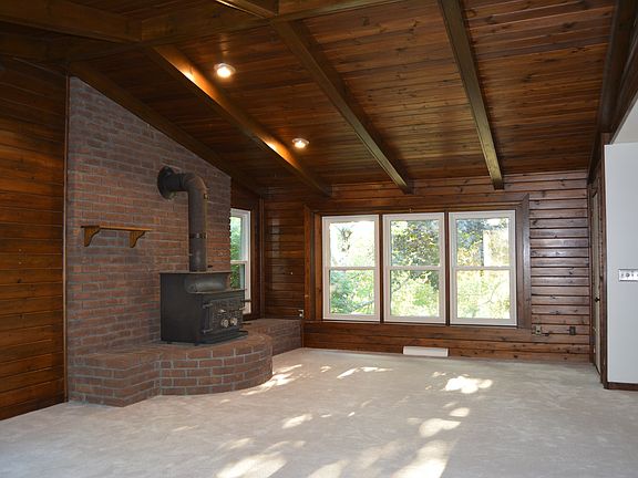 5th image of 2610 Dean Lake Ave NE